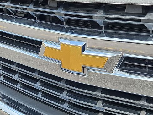 Used 2022 Chevrolet Silverado 1500 LT AWD/4WD image 35