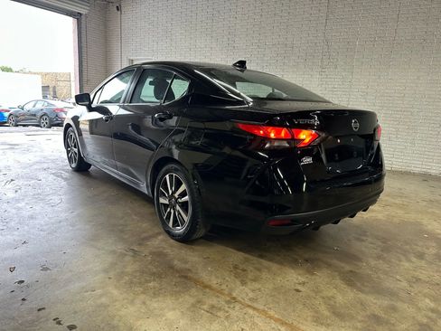 Used 2021 Nissan Versa SV FWD image 5