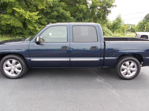 Used 2005 GMC Sierra 1500 SLE w/ Safe And Sound Package RWD image 6