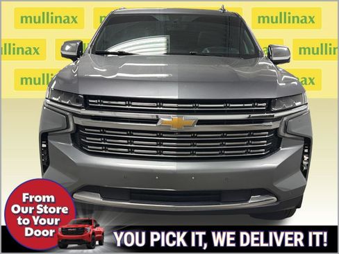 Used 2021 Chevrolet Suburban Premier w/ Premium Package AWD/4WD image 2
