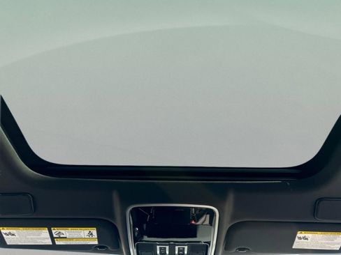 Used 2026 Land Rover Range Rover Velar Dynamic SE image 15