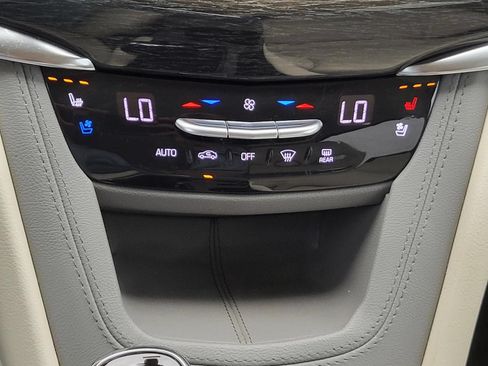 Used 2020 Cadillac XT6 Premium Luxury FWD image 27
