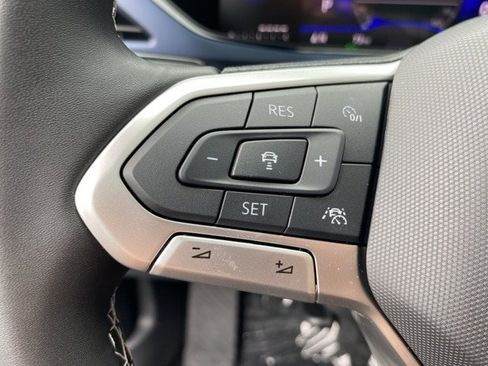 New 2024 Volkswagen Taos SE image 31