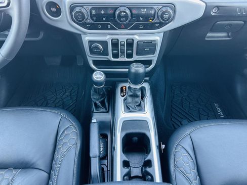 Used 2023 Jeep Wrangler Unlimited Sport w/ Sun And Sound Package AWD/4WD image 23