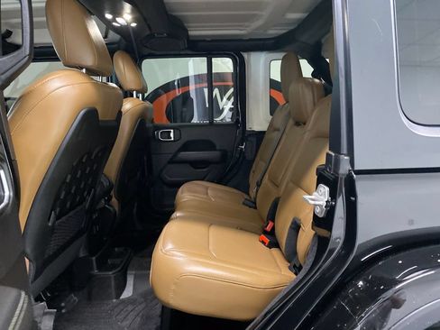 Used 2023 Jeep Wrangler Unlimited Rubicon w/ Safety Group AWD/4WD image 16