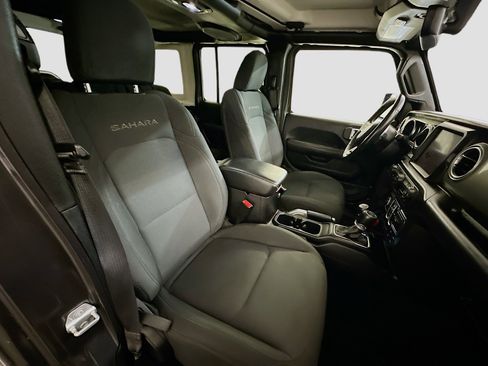 Used 2018 Jeep Wrangler Unlimited Sahara image 32