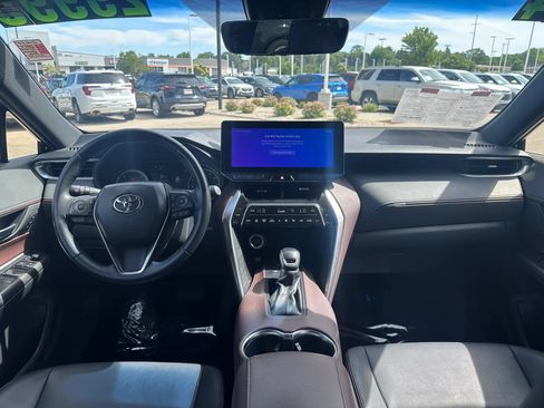 Used 2024 Toyota Venza XLE AWD/4WD image 14