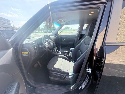 Used 2018 Kia Soul w/ Convenience Package FWD image 10