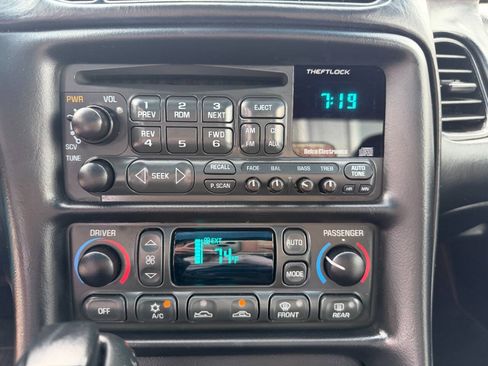 Used 2004 Chevrolet Corvette Coupe w/ Preferred Equipment Group RWD image 30