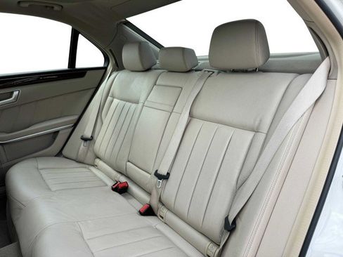 Used 2015 Mercedes-Benz E 400 4MATIC Sedan image 39