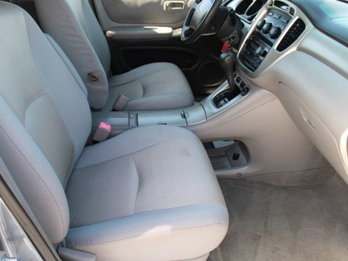 Used 2005 Toyota Highlander V6 FWD image 19