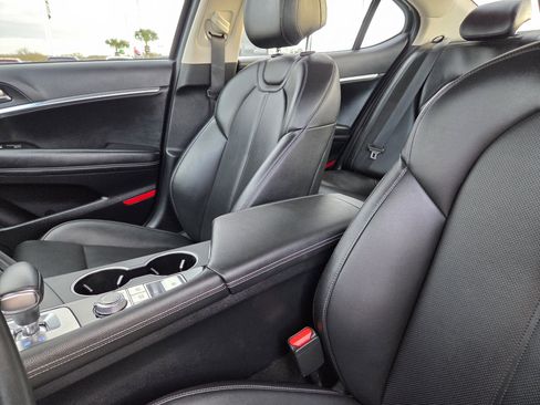 Used 2025 Genesis G70 2.5T image 26