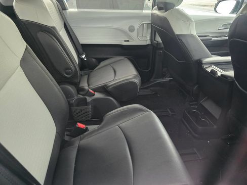 Used 2025 Toyota Sienna XSE AWD/4WD image 13