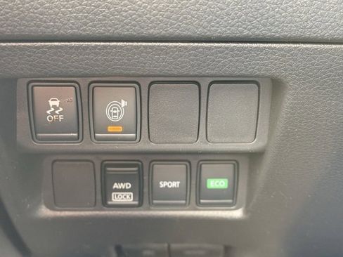 Certified 2017 Nissan Rogue SV image 29