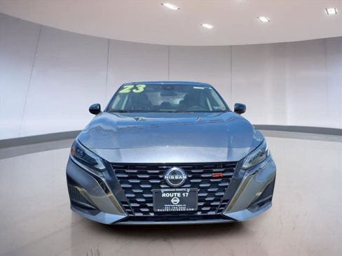 Used 2023 Nissan Altima 2.5 SR image 2
