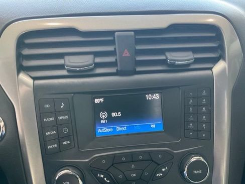 Used 2018 Ford Fusion SE FWD image 13