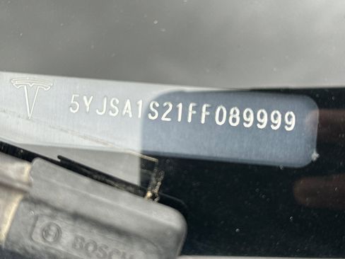 Used 2015 Tesla Model S 70D image 2