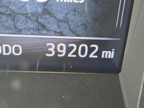 Used 2022 Toyota Tacoma TRD Sport w/ Technology Package image 19