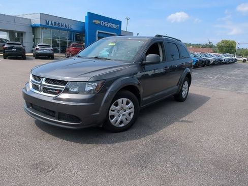Used 2018 Dodge Journey SE w/ Connectivity Group FWD image 3