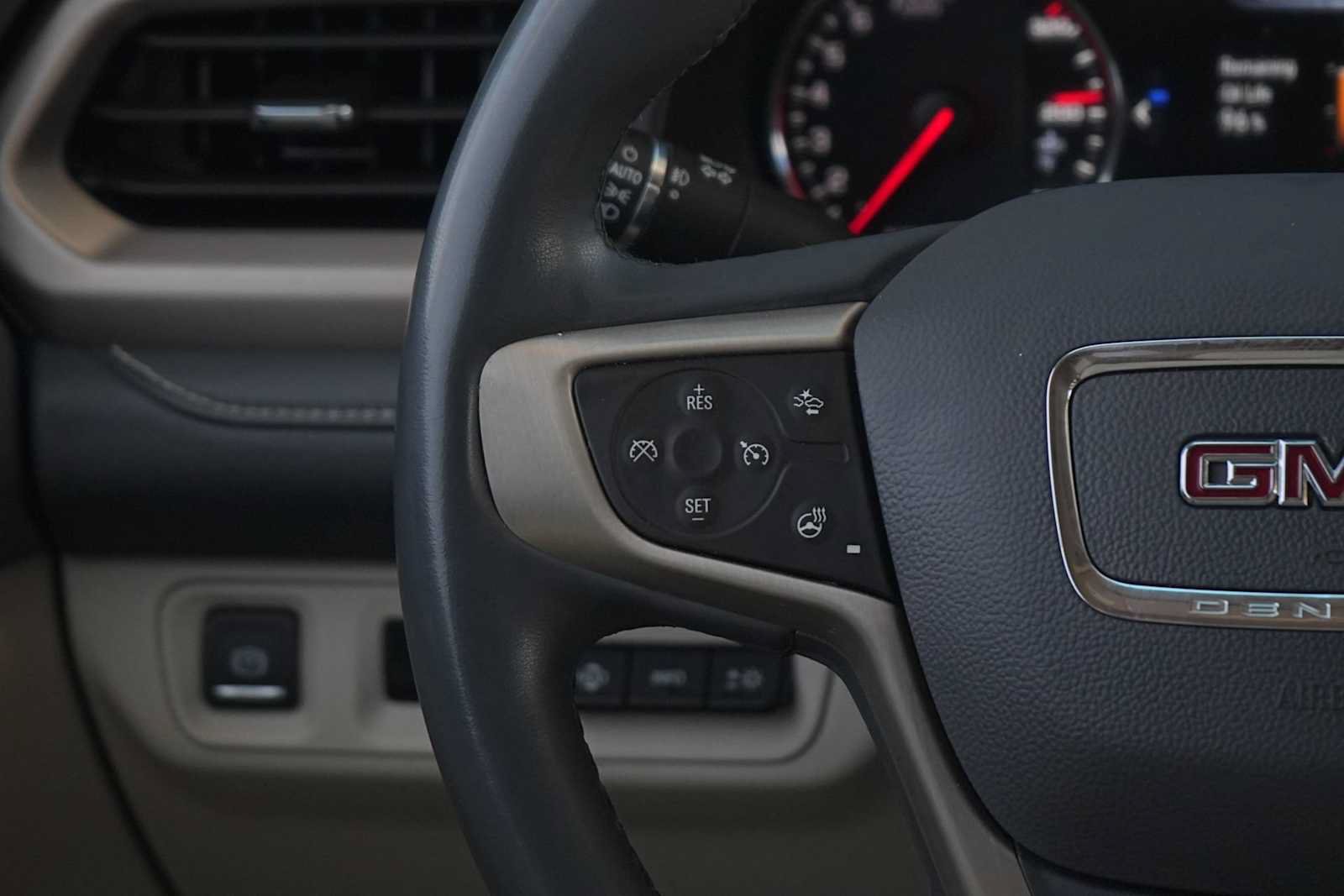 Used 2023 GMC Acadia Denali FWD image 4