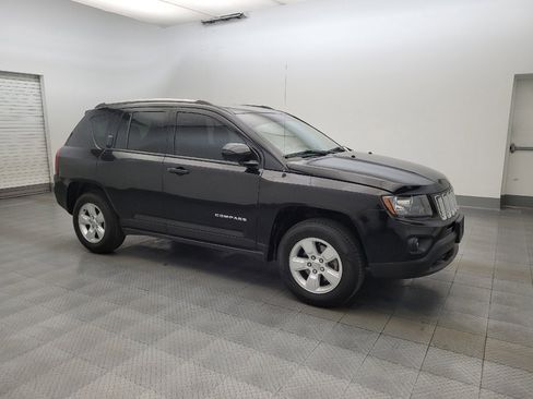 Used 2017 Jeep Compass Latitude FWD image 11