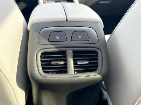 Used 2024 Buick Envision Avenir AWD/4WD image 21