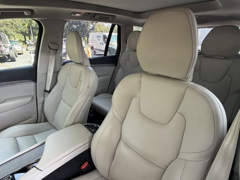 Used 2025 Volvo XC90 B5 Ultra w/ Protection Package AWD/4WD image 17