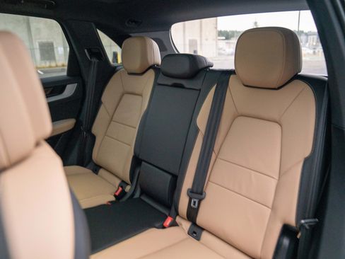 Certified 2026 Porsche Cayenne AWD/4WD image 22