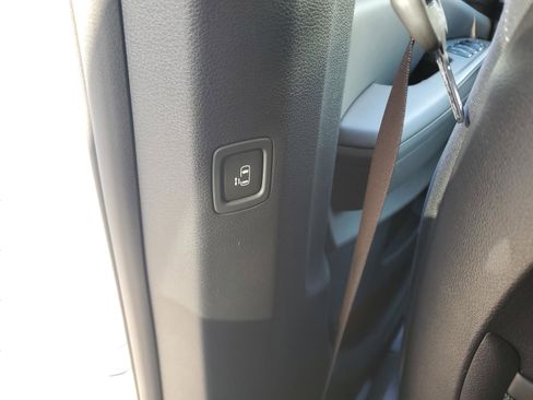 New 2026 Kia Carnival LX FWD image 15