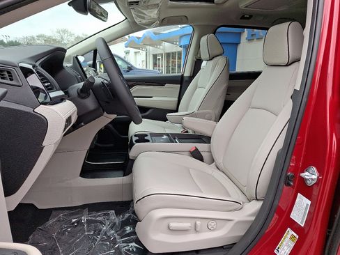 New 2026 Honda Odyssey Touring image 10