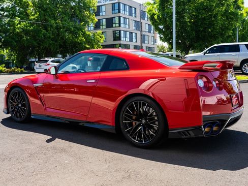 Used 2020 Nissan GT-R Premium w/ Premium Interior Package AWD/4WD image 4