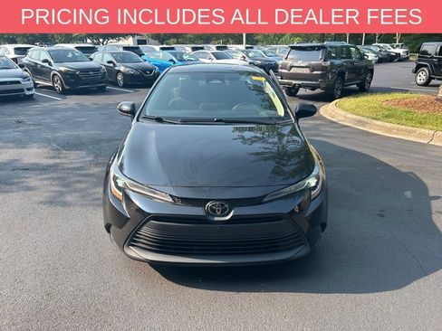 Used 2023 Toyota Corolla LE FWD image 2