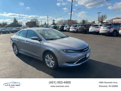Used 2015 Chrysler 200 Limited w/ Convenience Group image 1