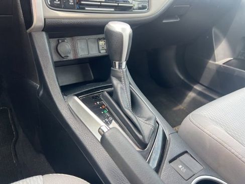 Used 2017 Toyota Corolla LE w/ Carpet Mat Package (TMS) FWD image 14