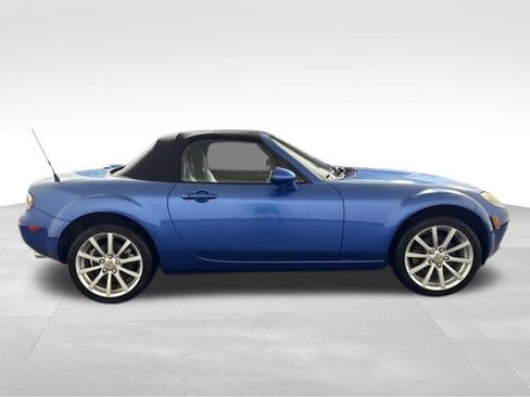 Used 2006 MAZDA MX-5 Miata Grand Touring w/ Premium Pkg RWD image 9