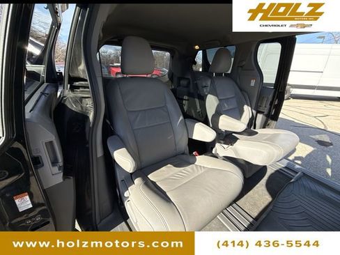 Used 2018 Toyota Sienna XLE image 19