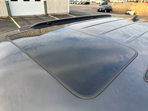 Used 2023 Jeep Grand Cherokee Altitude image 17