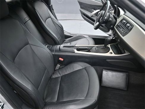 Used 2005 BMW Z4 2.5i image 25