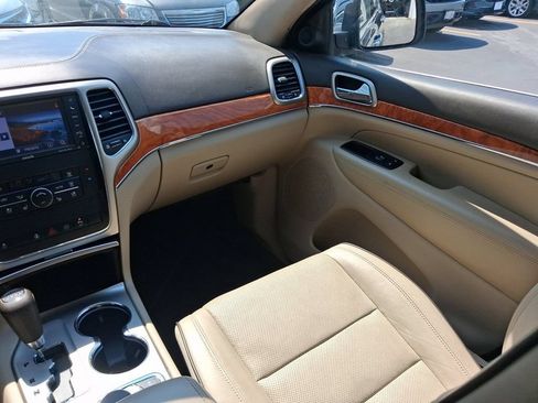 Used 2011 Jeep Grand Cherokee Overland AWD/4WD image 21