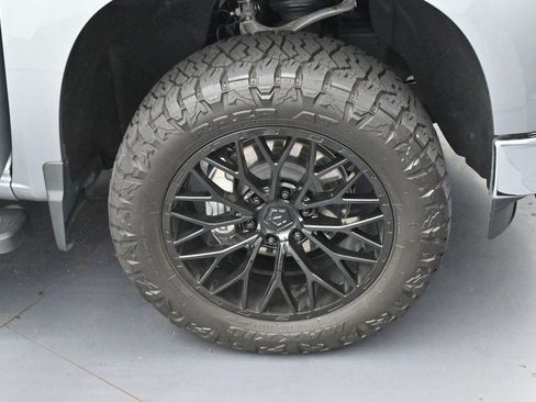 Used 2025 Chevrolet Silverado 1500 LT AWD/4WD image 33
