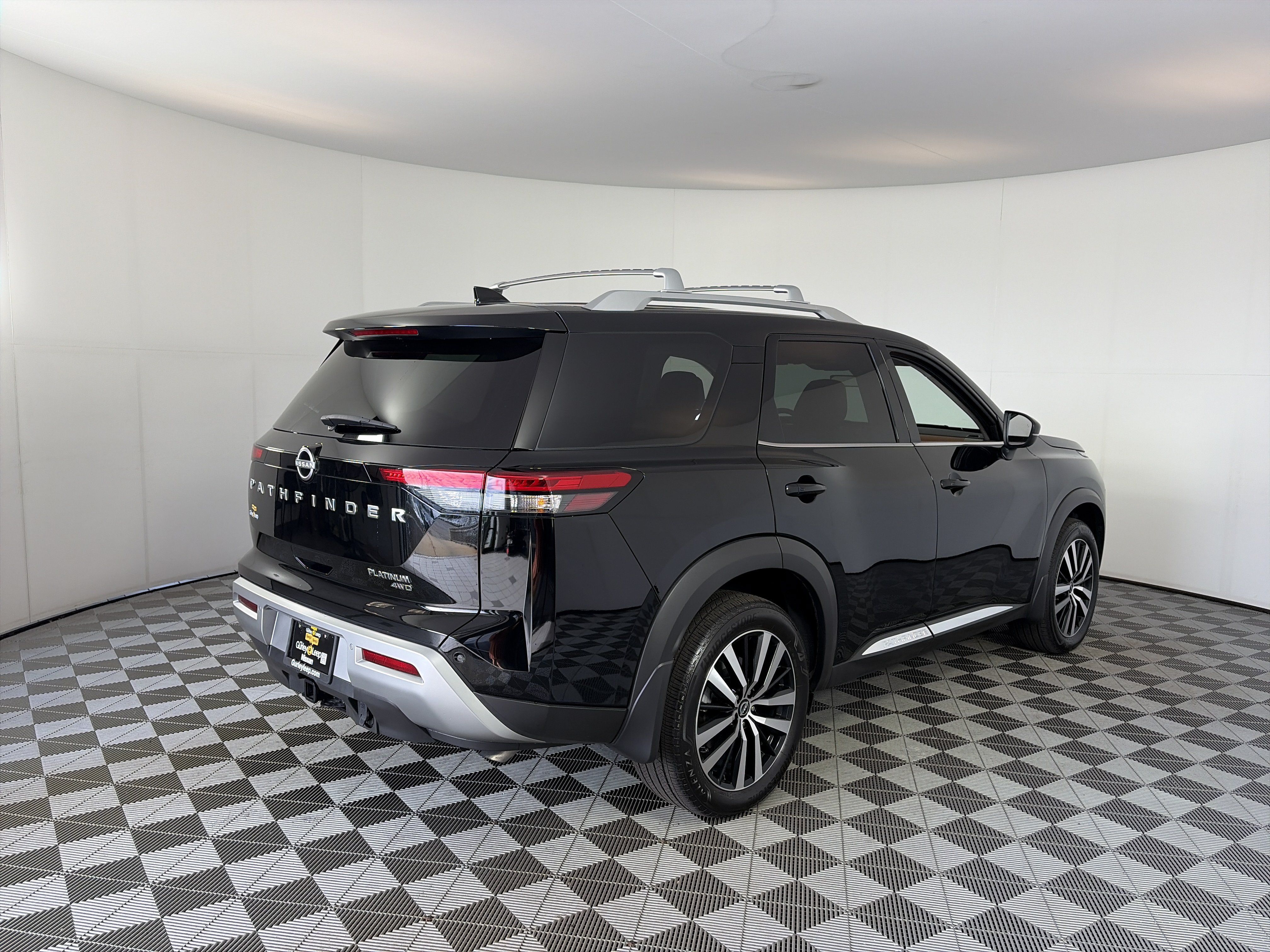 Certified 2025 Nissan Pathfinder Platinum w/ Cargo Package AWD/4WD image 10