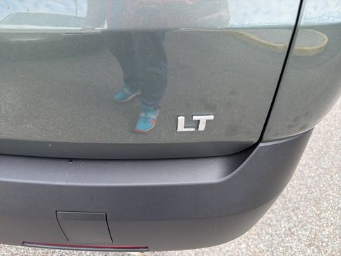 Used 2023 Chevrolet Traverse LT image 7