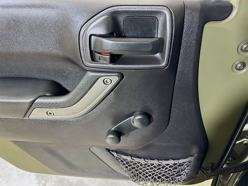 Used 2015 Jeep Wrangler Unlimited Sport w/ Connectivity Group image 16