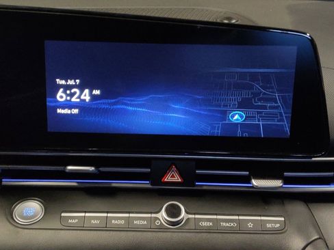 Used 2024 Hyundai Elantra SEL FWD image 25