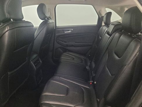 Used 2019 Ford Edge Titanium AWD/4WD image 18