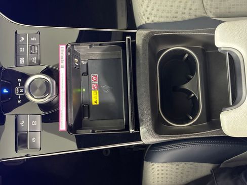 Used 2024 Subaru Solterra Limited image 24