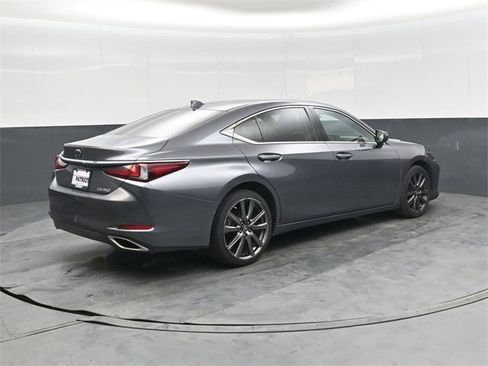 Used 2019 Lexus ES 350 Ultra Luxury image 3