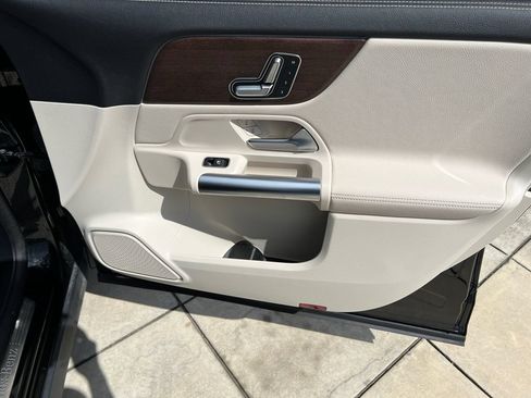 Used 2023 Mercedes-Benz GLA 250 w/ Premium Package image 6