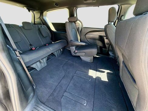 Used 2021 Chrysler Pacifica Touring w/ S Appearance Package image 30