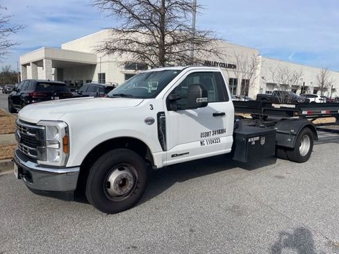 Used 2024 Ford F350 XLT image 6